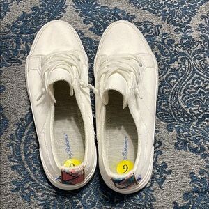 Kids White Canvas Shoes